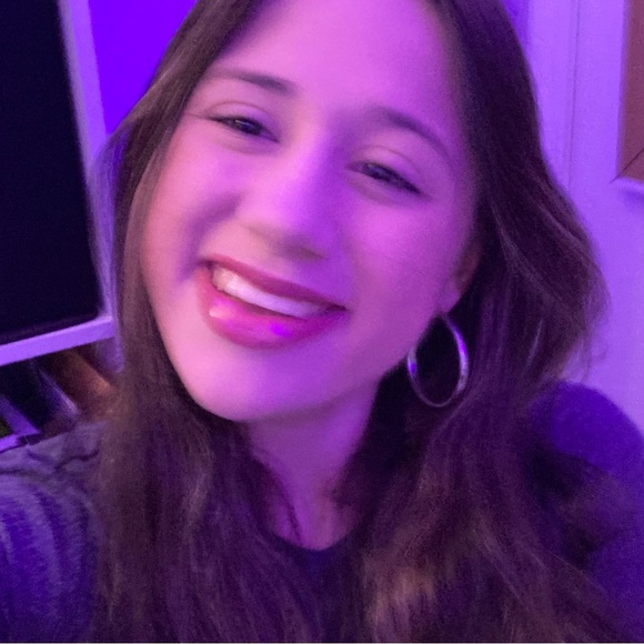 Meet your Posher, Kylie - Picture 1 of 1